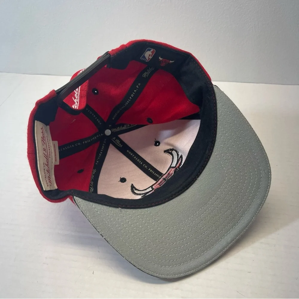 Mitchell & Ness Chicago Bulls NBA Adjustable Hat Red Gray One Size
